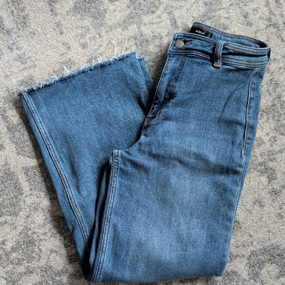 Aqua Women's Medium Blue Straight Leg Jeans with Frayed Hem